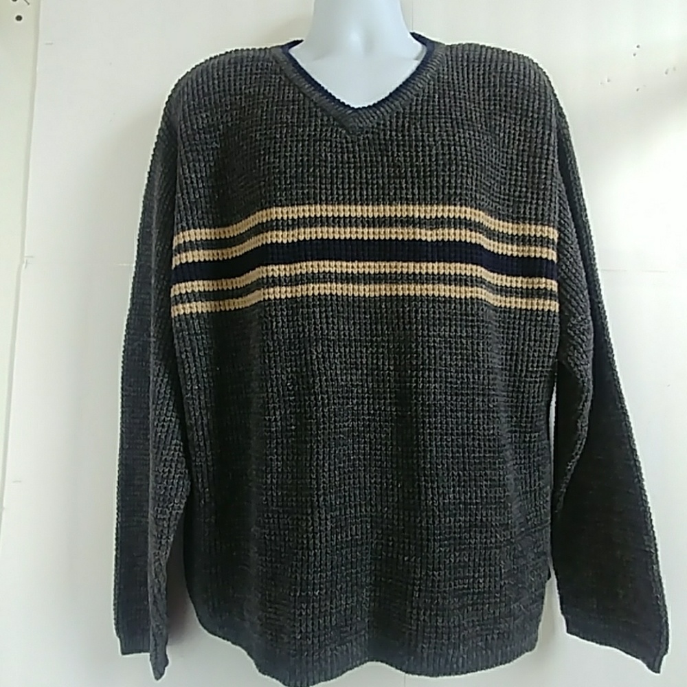 American Eagle Outfitters Men's Sweater